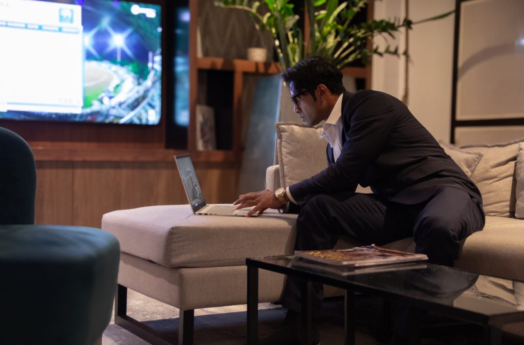 Fernando-Raymond-is-at-the-DoubleTree-by-Hilton-at-the-London-Excel