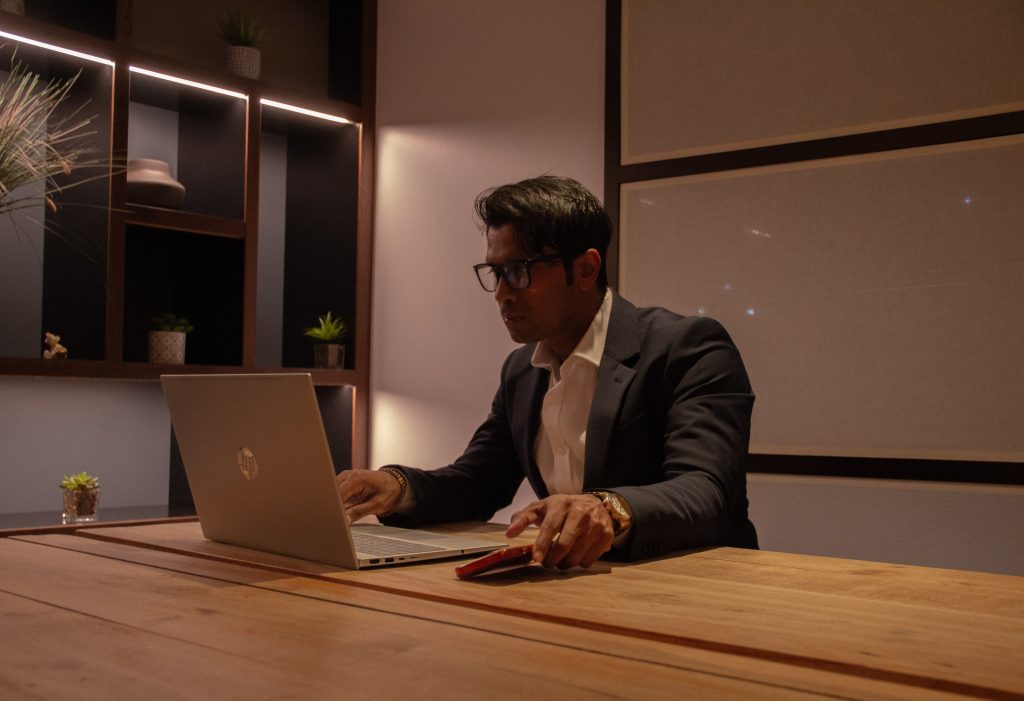 Fernando-Raymond-working-from-the-DoubleTree-by-Hilton-at-the-London-Excel